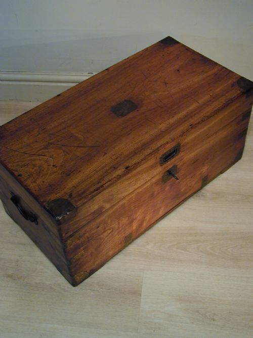 A BEAUTIFUL CAMPHORWOOD STORAGE TRUNK - ADDITIONAL PHOTO 4