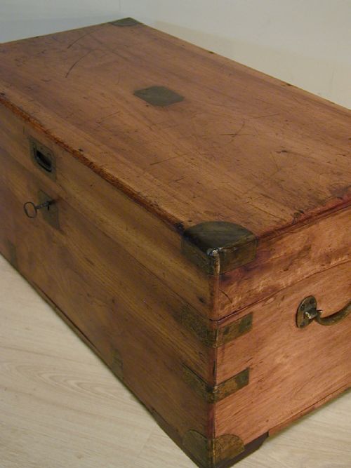 A BEAUTIFUL CAMPHORWOOD STORAGE TRUNK - ADDITIONAL PHOTO 7