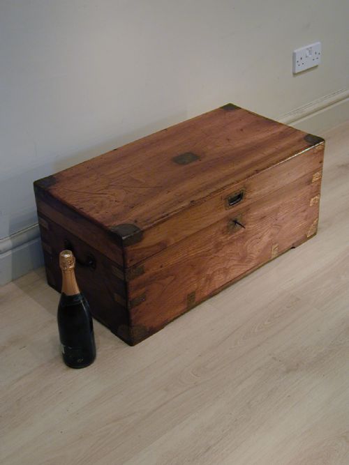 A BEAUTIFUL CAMPHORWOOD STORAGE TRUNK - ADDITIONAL PHOTO 10