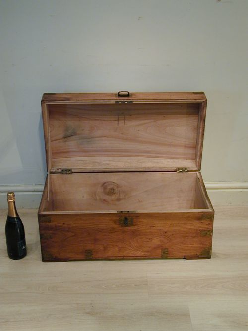 A BEAUTIFUL CAMPHORWOOD STORAGE TRUNK - ADDITIONAL PHOTO 13