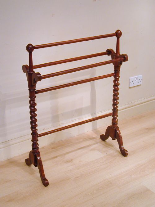 a superb victorian towel rail - CATEGORY: ANTIQUE MISCELLANEOUS - DATED 1870