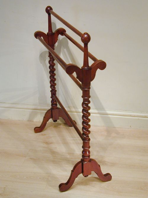 A SUPERB VICTORIAN TOWEL RAIL - ADDITIONAL PHOTO 5