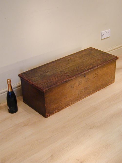 AN EXQUISITE PAINTED VICTORIAN TRUNK - ADDITIONAL PHOTO 3