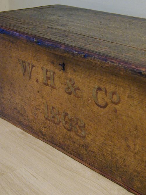 AN EXQUISITE PAINTED VICTORIAN TRUNK - ADDITIONAL PHOTO 4