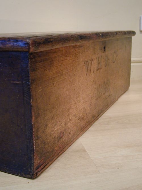 AN EXQUISITE PAINTED VICTORIAN TRUNK - ADDITIONAL PHOTO 7