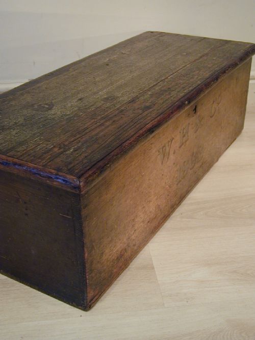 AN EXQUISITE PAINTED VICTORIAN TRUNK - ADDITIONAL PHOTO 8