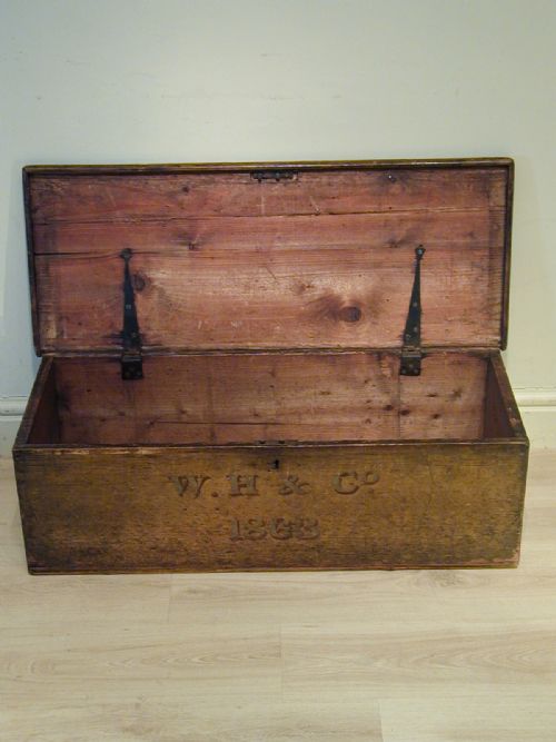AN EXQUISITE PAINTED VICTORIAN TRUNK - ADDITIONAL PHOTO 10