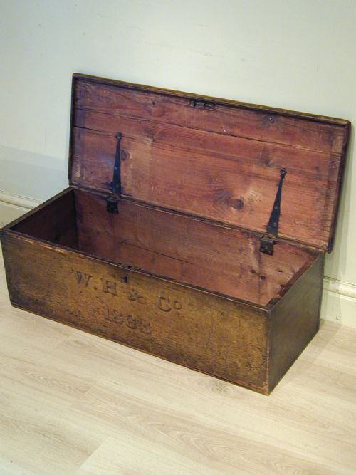 AN EXQUISITE PAINTED VICTORIAN TRUNK - ADDITIONAL PHOTO 11