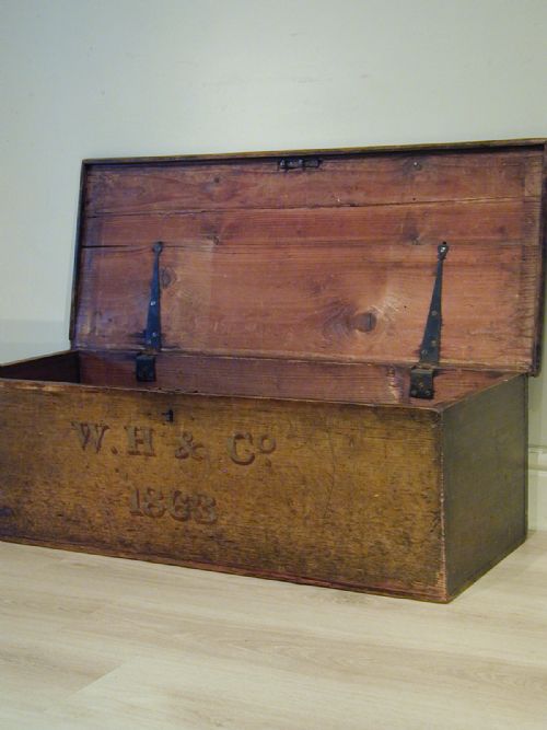 AN EXQUISITE PAINTED VICTORIAN TRUNK - ADDITIONAL PHOTO 12