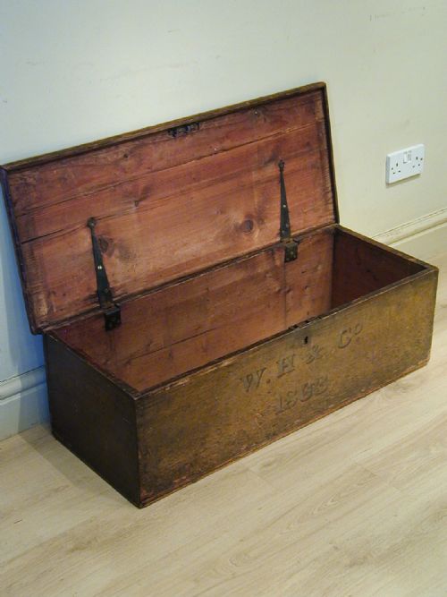 AN EXQUISITE PAINTED VICTORIAN TRUNK - ADDITIONAL PHOTO 13