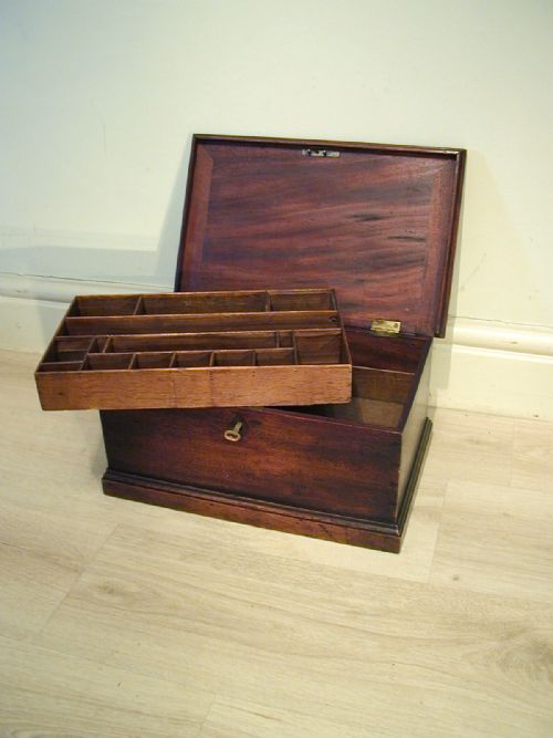 AN EXQUISITE MINIATURE TRUNK OR JEWELLERY BOX - ADDITIONAL PHOTO 12