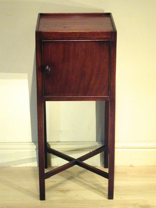 a fine georgian bedside cabinet - CATEGORY: ANTIQUE CABINETS - DATED 1800