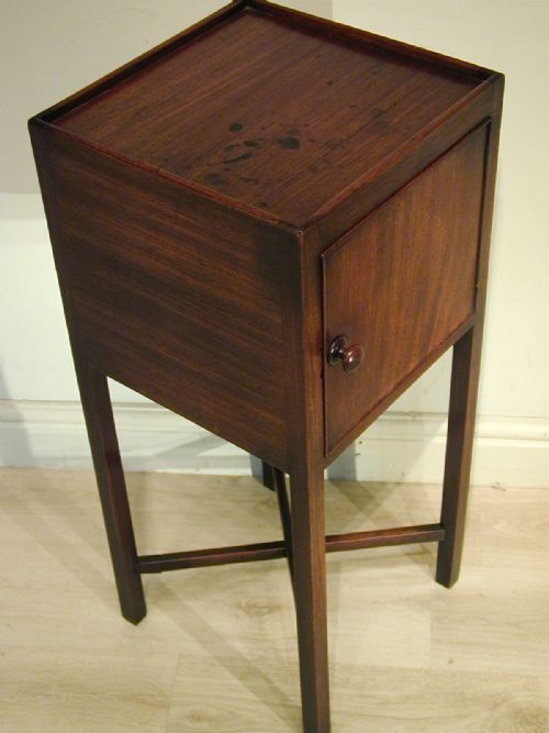 A FINE GEORGIAN BEDSIDE CABINET - ADDITIONAL PHOTO 1