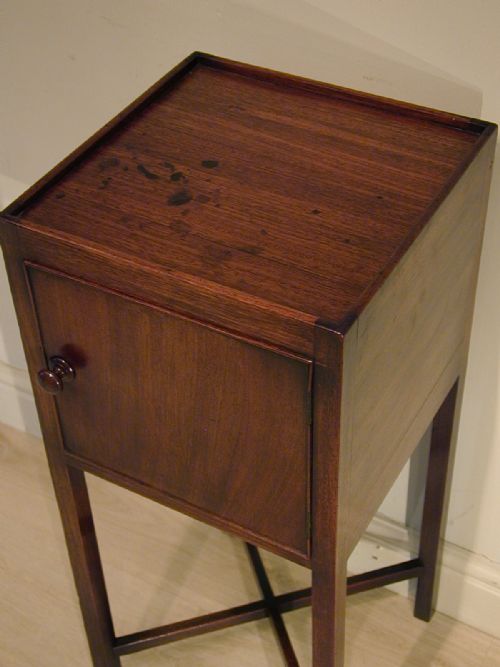 A FINE GEORGIAN BEDSIDE CABINET - ADDITIONAL PHOTO 2