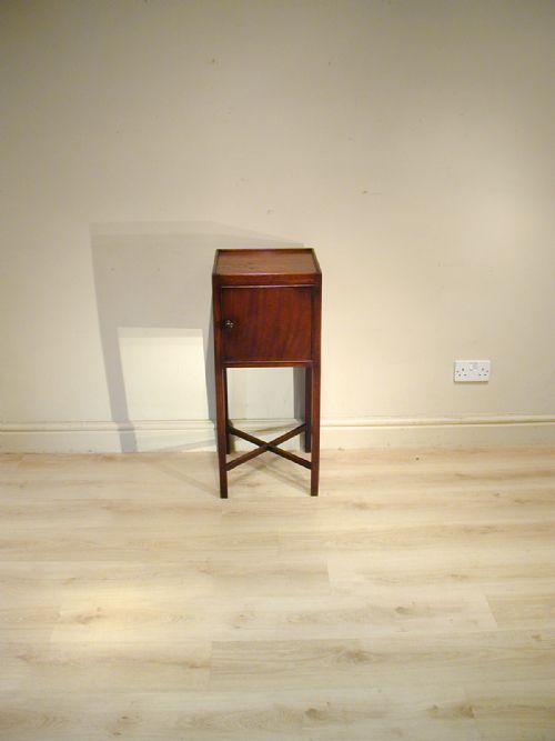 A FINE GEORGIAN BEDSIDE CABINET - ADDITIONAL PHOTO 3