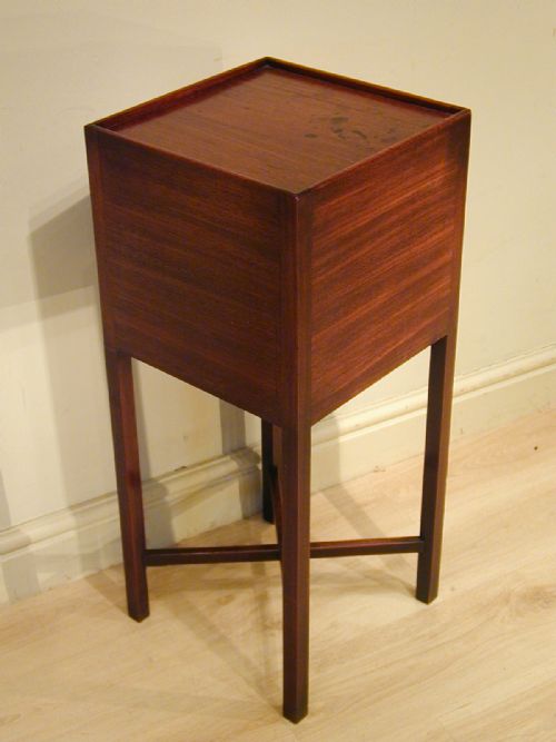 A FINE GEORGIAN BEDSIDE CABINET - ADDITIONAL PHOTO 4