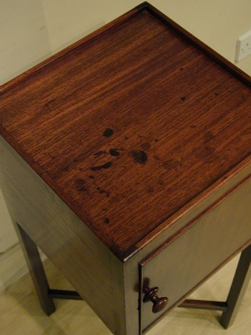 A FINE GEORGIAN BEDSIDE CABINET - ADDITIONAL PHOTO 5
