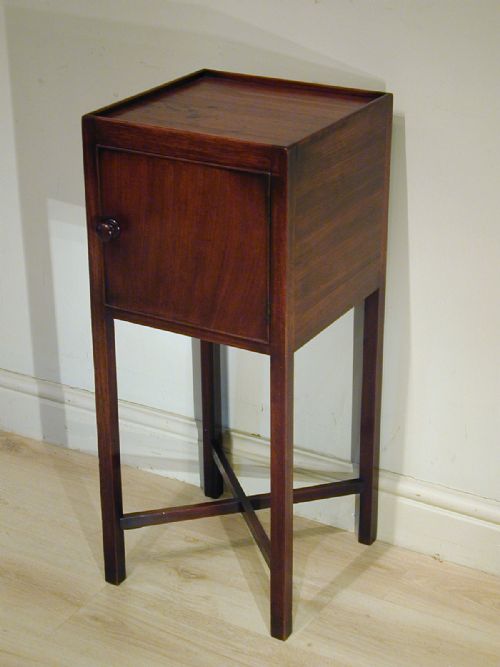 A FINE GEORGIAN BEDSIDE CABINET - ADDITIONAL PHOTO 8