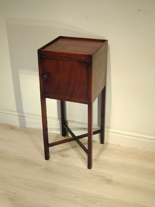 A FINE GEORGIAN BEDSIDE CABINET - ADDITIONAL PHOTO 9