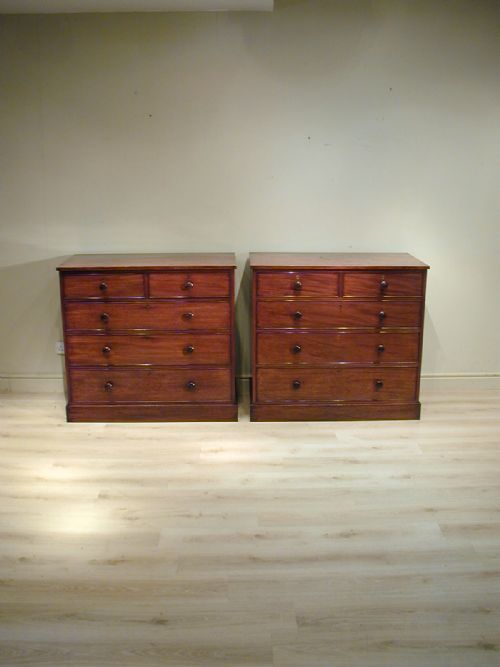 A BEAUTIFUL PAIR OF CHESTS OF DRAWERS - ADDITIONAL PHOTO 2