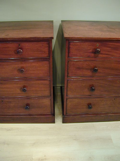 A BEAUTIFUL PAIR OF CHESTS OF DRAWERS - ADDITIONAL PHOTO 3
