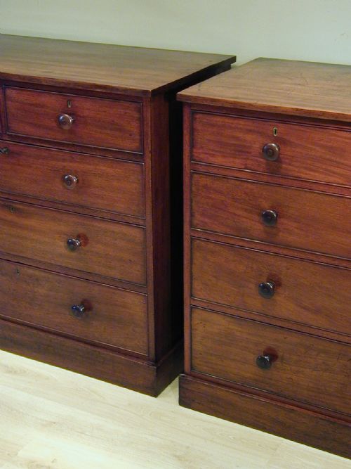 A BEAUTIFUL PAIR OF CHESTS OF DRAWERS - ADDITIONAL PHOTO 4