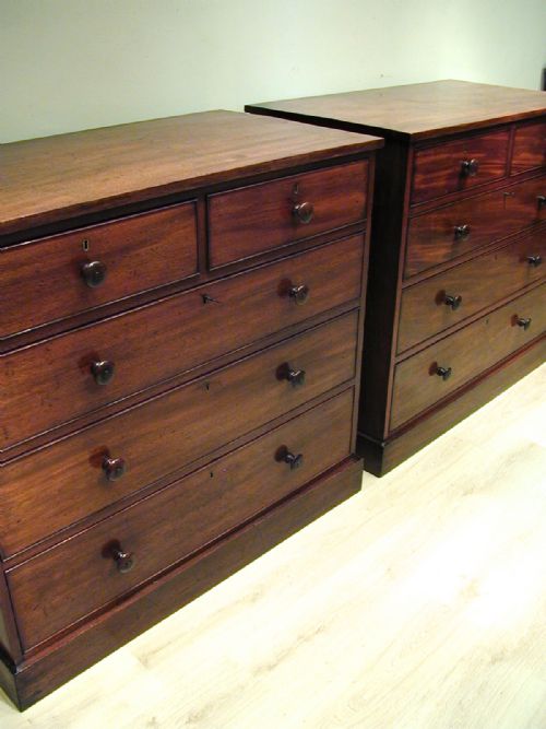 A BEAUTIFUL PAIR OF CHESTS OF DRAWERS - ADDITIONAL PHOTO 5