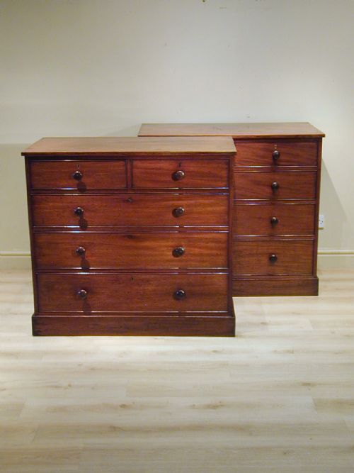 A BEAUTIFUL PAIR OF CHESTS OF DRAWERS - ADDITIONAL PHOTO 6