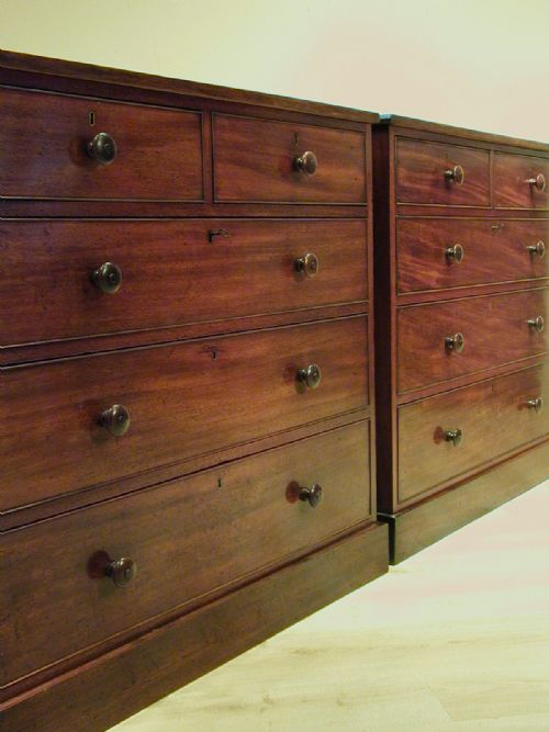 A BEAUTIFUL PAIR OF CHESTS OF DRAWERS - ADDITIONAL PHOTO 7