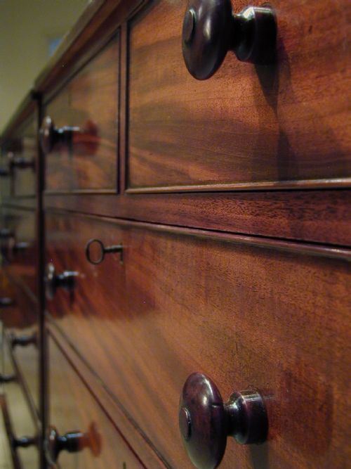 A BEAUTIFUL PAIR OF CHESTS OF DRAWERS - ADDITIONAL PHOTO 10