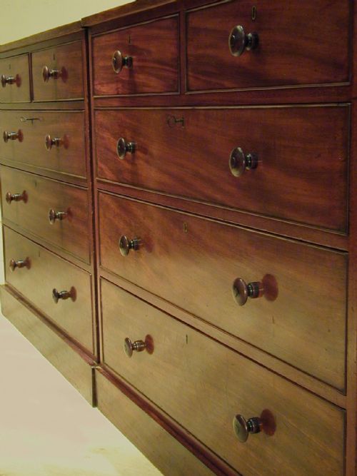 A BEAUTIFUL PAIR OF CHESTS OF DRAWERS - ADDITIONAL PHOTO 12