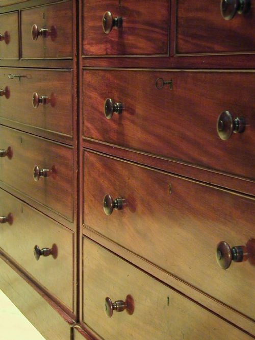 A BEAUTIFUL PAIR OF CHESTS OF DRAWERS - ADDITIONAL PHOTO 13