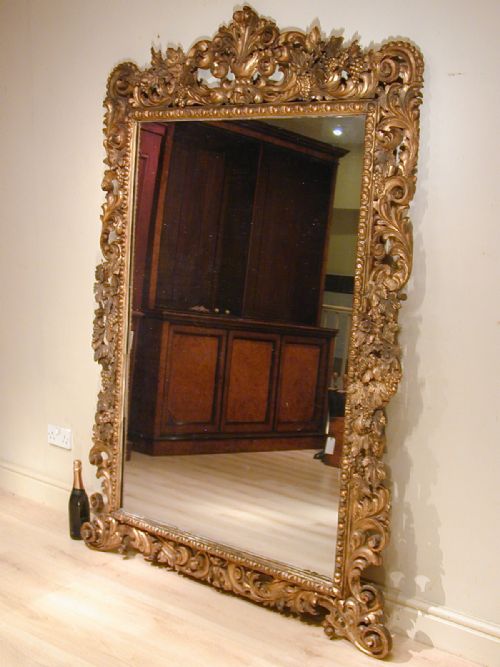 A LARGE GILTWOOD MIRROR OF EXCEPTIONAL QUALITY - ADDITIONAL PHOTO 2