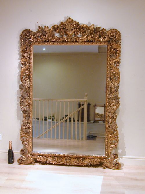 A LARGE GILTWOOD MIRROR OF EXCEPTIONAL QUALITY - ADDITIONAL PHOTO 8