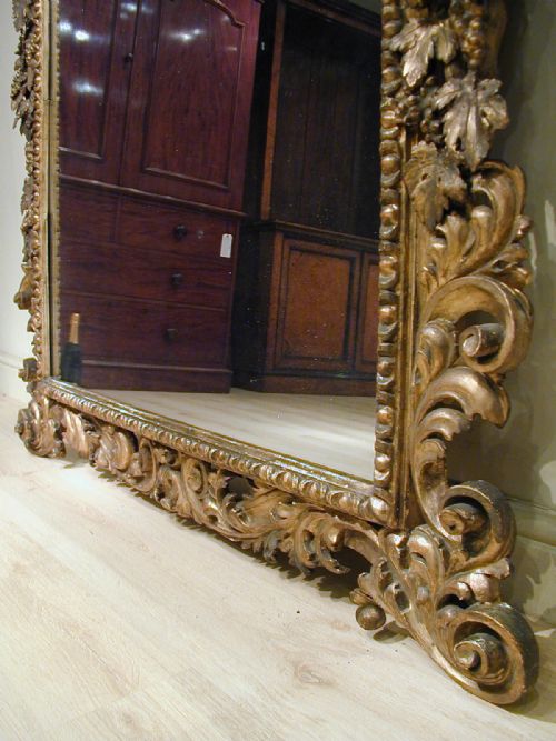 A LARGE GILTWOOD MIRROR OF EXCEPTIONAL QUALITY - ADDITIONAL PHOTO 10