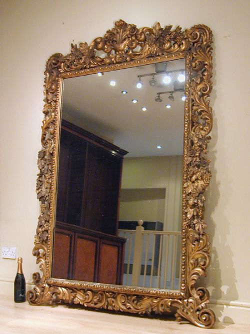 A LARGE GILTWOOD MIRROR OF EXCEPTIONAL QUALITY - ADDITIONAL PHOTO 11