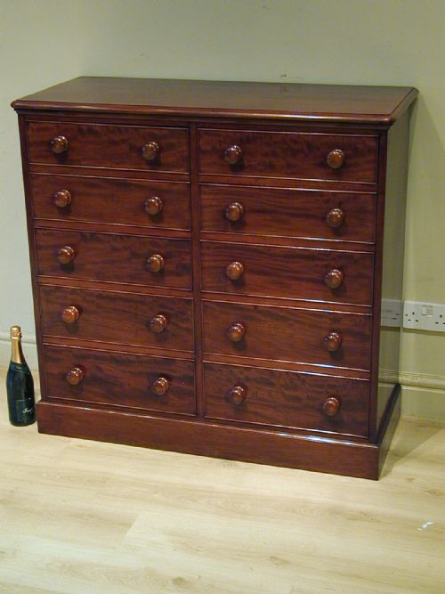 A TRULY WONDERFUL DOUBLE CHEST OF DRAWERS - ADDITIONAL PHOTO 1