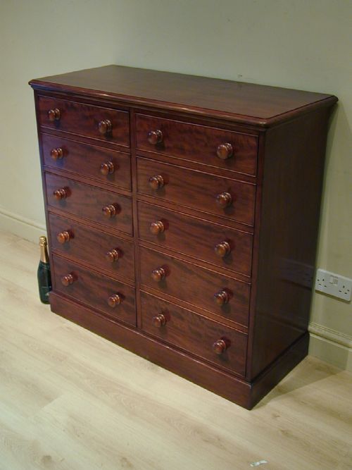 A TRULY WONDERFUL DOUBLE CHEST OF DRAWERS - ADDITIONAL PHOTO 2