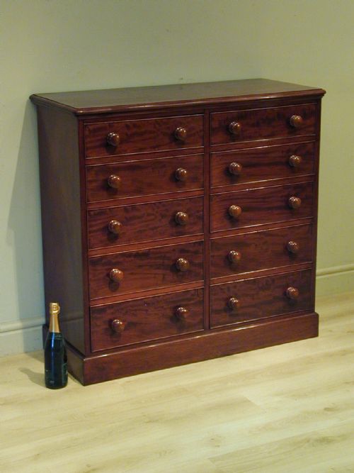 A TRULY WONDERFUL DOUBLE CHEST OF DRAWERS - ADDITIONAL PHOTO 3