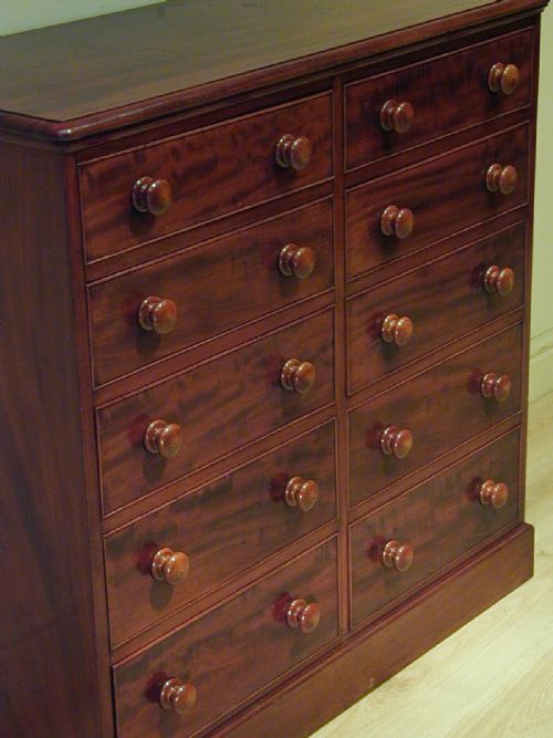 A TRULY WONDERFUL DOUBLE CHEST OF DRAWERS - ADDITIONAL PHOTO 11
