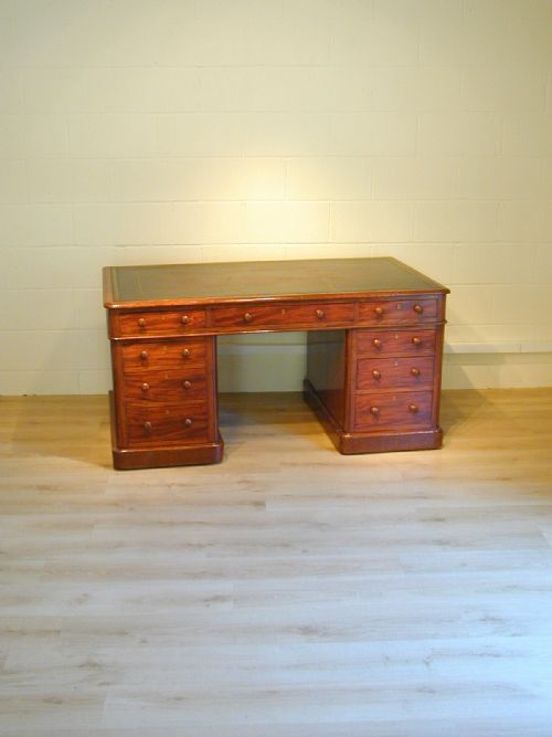 A SUPERB PARTNERS' PEDESTAL DESK - ADDITIONAL PHOTO 1