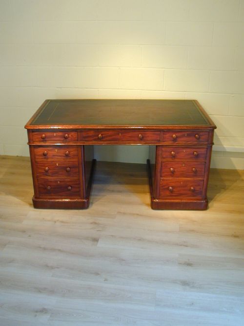 A SUPERB PARTNERS' PEDESTAL DESK - ADDITIONAL PHOTO 5