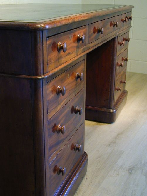 A SUPERB PARTNERS' PEDESTAL DESK - ADDITIONAL PHOTO 6