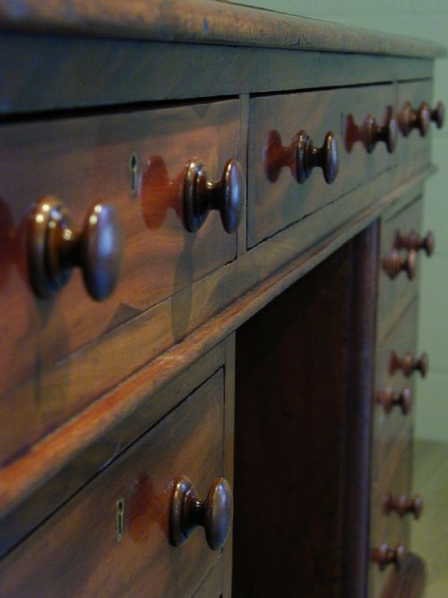 A SUPERB PARTNERS' PEDESTAL DESK - ADDITIONAL PHOTO 7