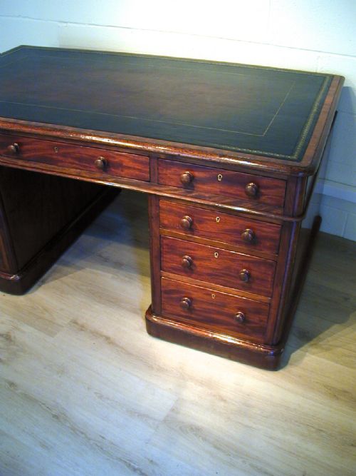 A SUPERB PARTNERS' PEDESTAL DESK - ADDITIONAL PHOTO 9