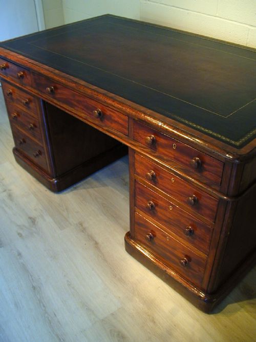 A SUPERB PARTNERS' PEDESTAL DESK - ADDITIONAL PHOTO 10