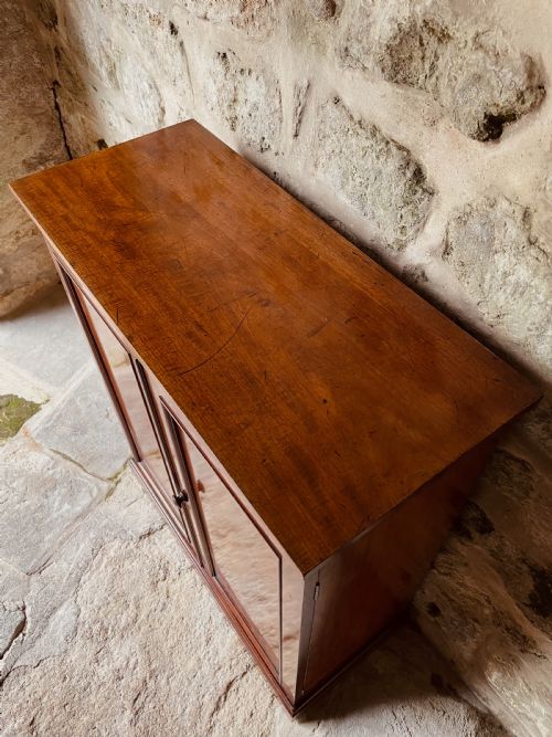 FINE TWODOOR CUPBOARDBOOKCASE - ADDITIONAL PHOTO 6