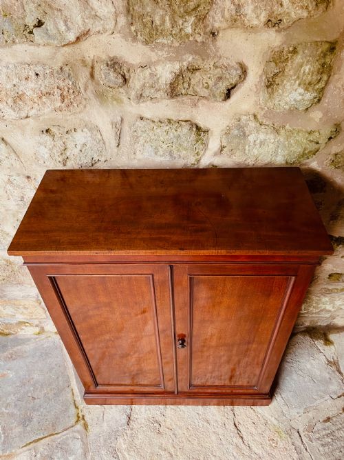 FINE TWODOOR CUPBOARDBOOKCASE - ADDITIONAL PHOTO 9