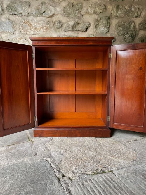 FINE TWODOOR CUPBOARDBOOKCASE - ADDITIONAL PHOTO 11