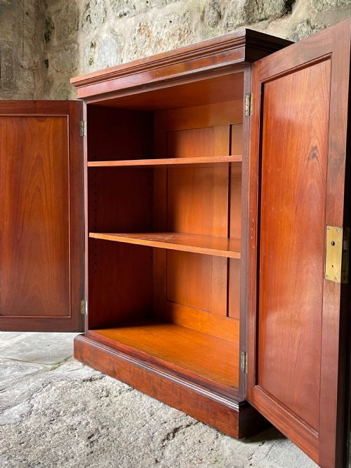 FINE TWODOOR CUPBOARDBOOKCASE - ADDITIONAL PHOTO 12